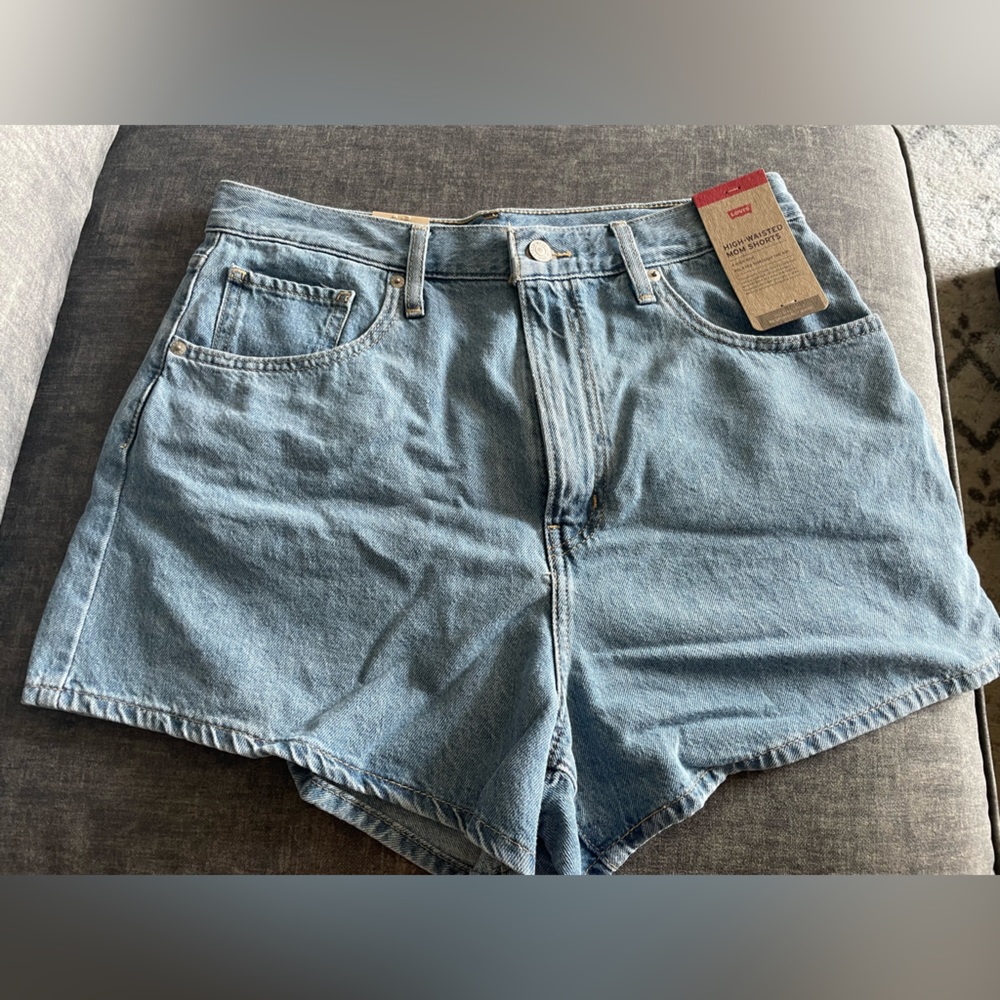 Levi’s mom shorts size 31